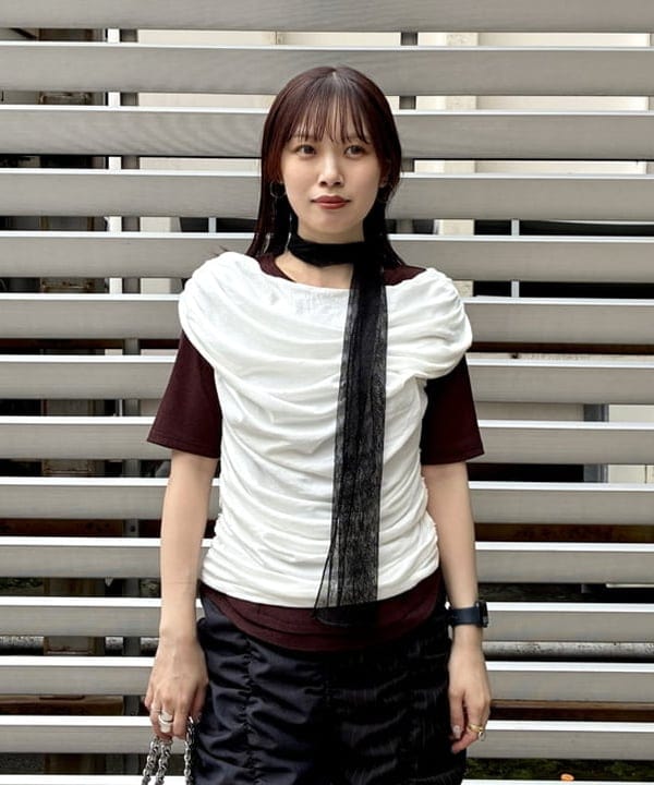 カタヤマ アヤさんの「BEAMS WOMEN｜ギャザー ドレープ Tシャツ」を使ったコーディネート