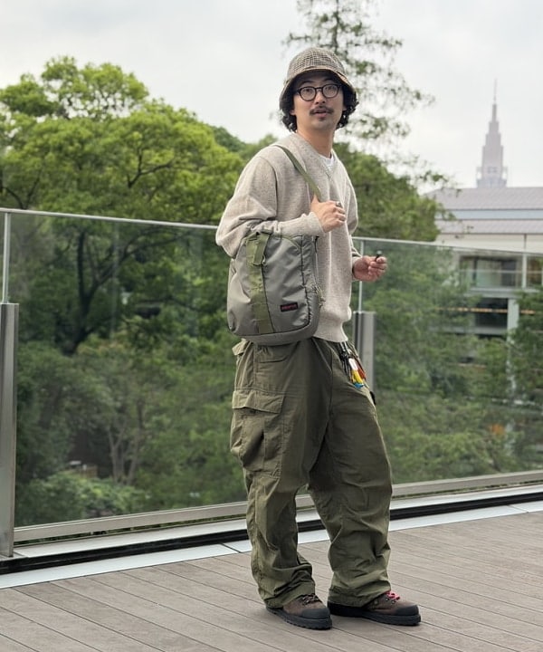 BAKU(東江 漠)さんの「BEAMS / ビッグ 6ポケット カーゴパンツ」を使ったコーディネート