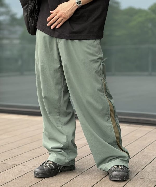 BAKU(東江 漠)さんの「【別注】BRIEFING / ミリタリー キット バッグ」を使ったコーディネート