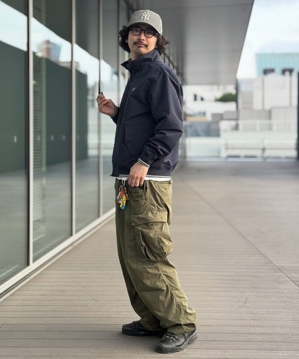 BAKU(東江 漠)さんの「BEAMS WOMEN｜BEAMS / ビッグ 6ポケット カーゴパンツ」を使ったコーディネート