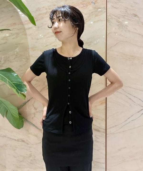 中丸　栞さんの「BEAMS WOMEN｜タンクトップ レイヤード リブ カーディガン」を使ったコーディネート