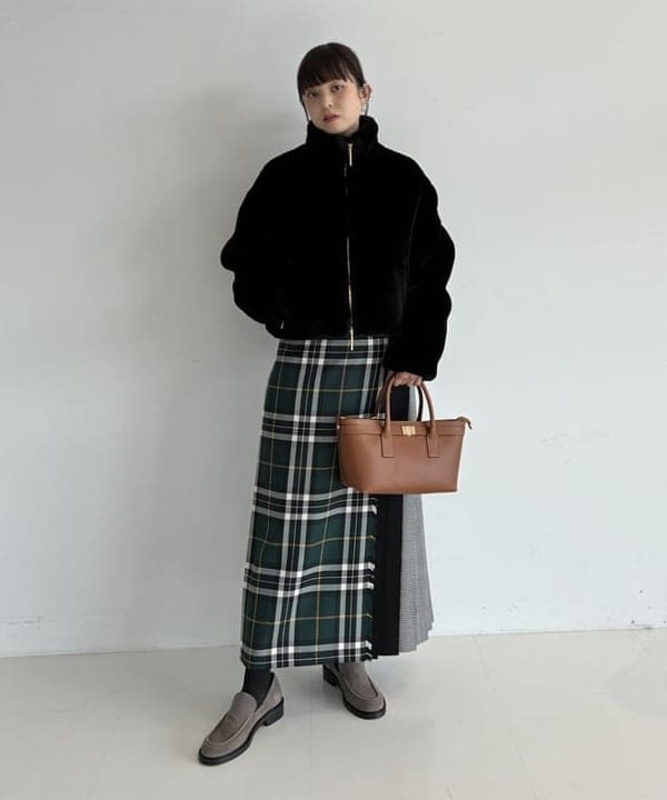 りかちょび/岸本梨佳さんの「【別注】GIANNI NOTARO / クロア付き 2ハンドル バッグ」を使ったコーディネート