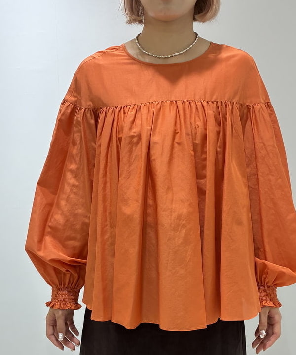 中田 優紀子さんの「BEAMS WOMEN｜コットンシルク 2WAY ブラウス」を使ったコーディネート