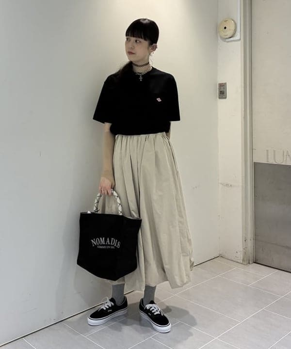 りかちょび/岸本梨佳さんの「NOMADIS / SAC2 WIDE ロゴ トートバッグ」を使ったコーディネート