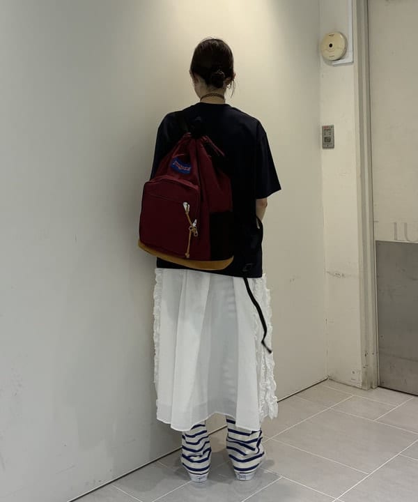 りかちょび/岸本梨佳さんの「JANSPORT &times; BEAMS / 別注 Pack & Go」を使ったコーディネート
