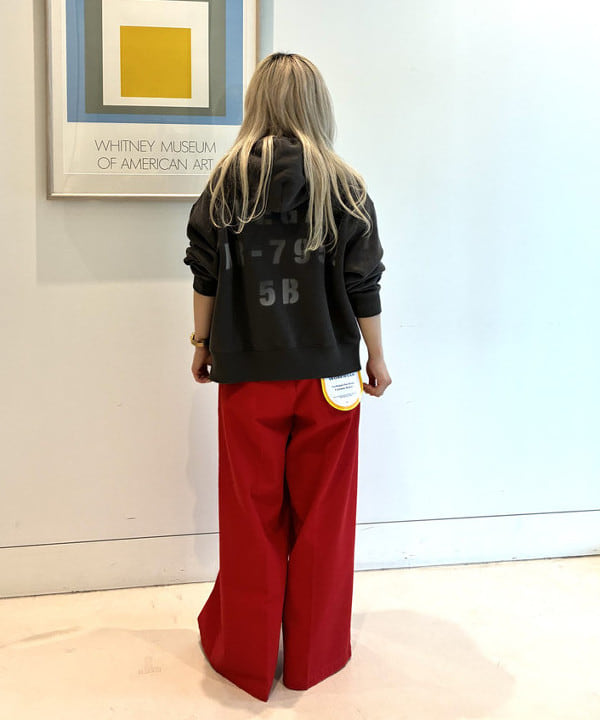 ando naoさんの「BEAMS WOMEN｜【別注】HEAR MY NAME &times; maturely / プリント ジップ フーディー」を使ったコーディネート