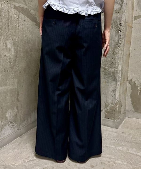 reinaさんの「BEAMS WOMEN｜ピンストライプ ワイド イージー パンツ」を使ったコーディネート