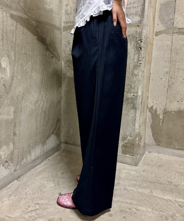 reinaさんの「BEAMS WOMEN｜ピンストライプ ワイド イージー パンツ」を使ったコーディネート