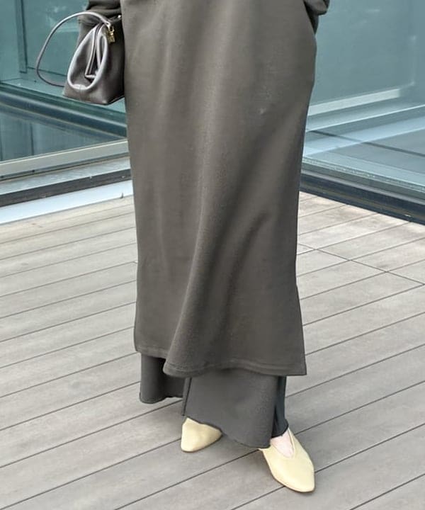 隈元 楓さんの「BEAMS WOMEN｜【別注】SLOANE / 裏毛 ハーフジップ ワンピース」を使ったコーディネート