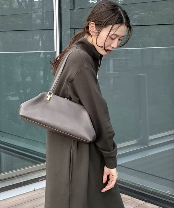 隈元 楓さんの「BEAMS WOMEN｜【別注】SLOANE / 裏毛 ハーフジップ ワンピース」を使ったコーディネート