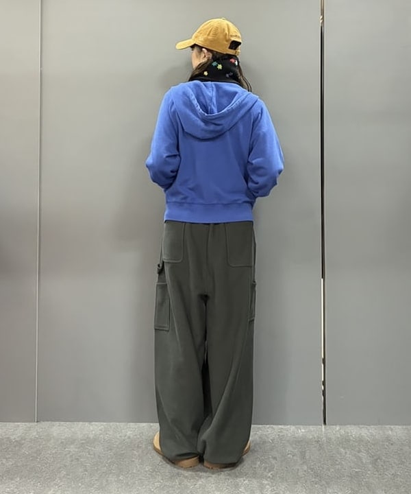 りかちょび/岸本梨佳さんの「BEAMS WOMEN｜【別注】Coleman	/ テイク6 クーラー ボックス 2026」を使ったコーディネート