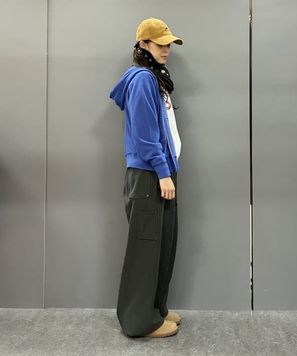 りかちょび/岸本梨佳さんの「BEAMS WOMEN｜【別注】Coleman	/ テイク6 クーラー ボックス 2026」を使ったコーディネート