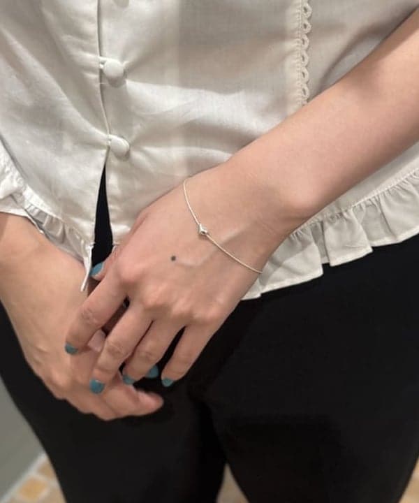 amiriさんの「BEAMS WOMEN｜＆MyuQ / KAKU ワイド バッグ」を使ったコーディネート