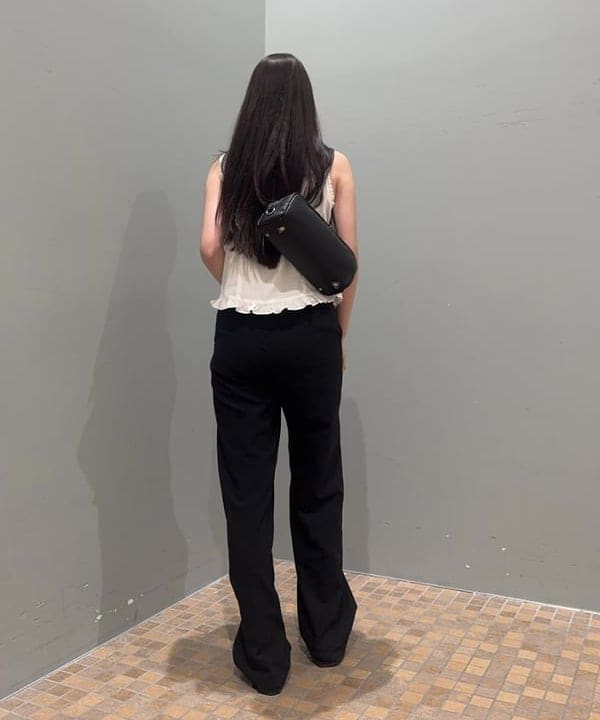 amiriさんの「BEAMS WOMEN｜＆MyuQ / KAKU ワイド バッグ」を使ったコーディネート