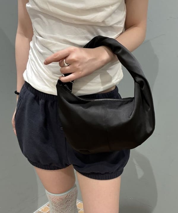 須賀さんの「BEAMS WOMEN｜ギャザー ドレープ Tシャツ」を使ったコーディネート