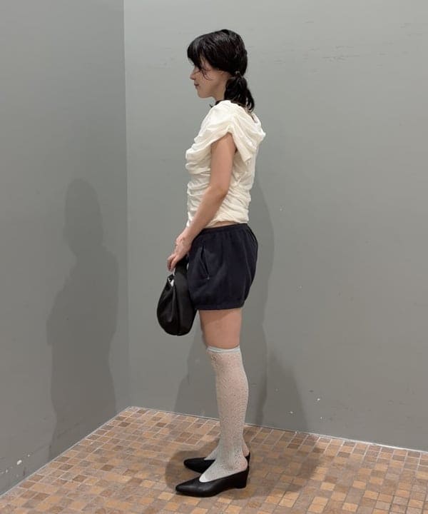 須賀さんの「BEAMS WOMEN｜ギャザー ドレープ Tシャツ」を使ったコーディネート