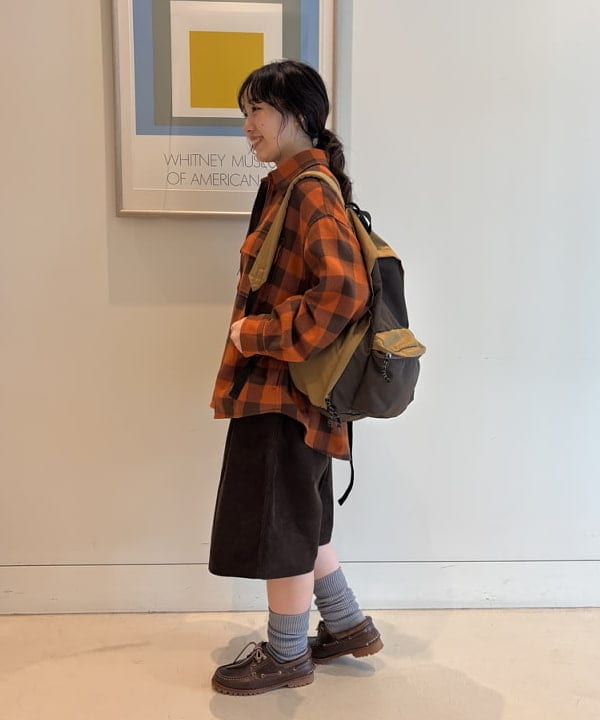 アベアミさんの「BEAMS WOMEN｜【別注】Gramicci / コーデュロイ ワイド ショートパンツ」を使ったコーディネート