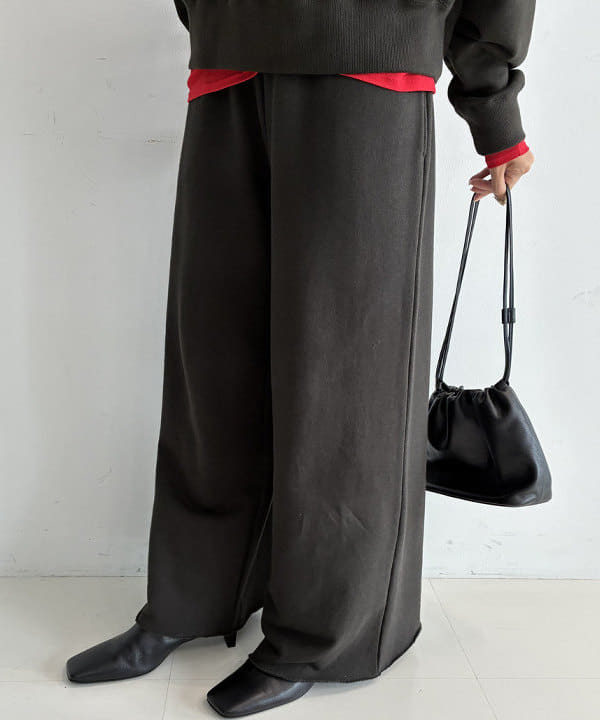 茂野 真楓さんの「BEAMS WOMEN｜【別注】SLOANE / 裏毛 ショート丈 ロングスリーブ スウェット」を使ったコーディネート