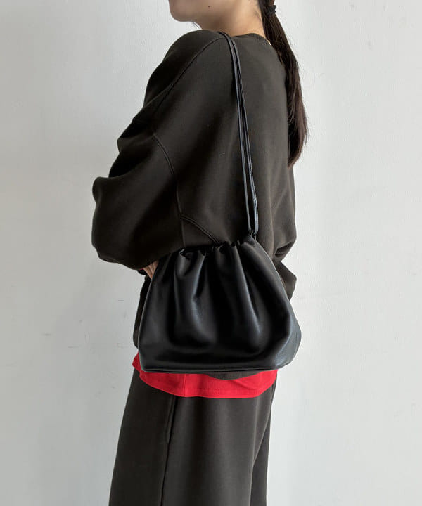 茂野 真楓さんの「BEAMS WOMEN｜【別注】SLOANE / 裏毛 ショート丈 ロングスリーブ スウェット」を使ったコーディネート