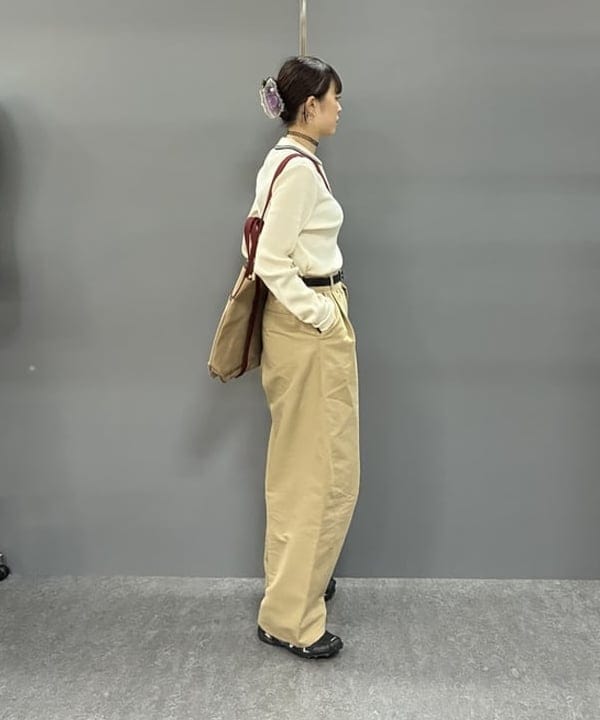 りかちょび/岸本梨佳さんの「2タック カーブ バレル チノパンツ」を使ったコーディネート