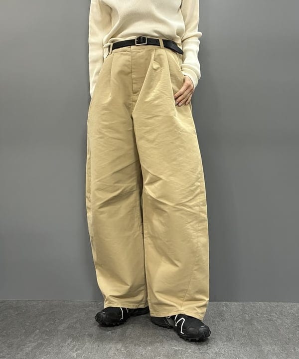りかちょび/岸本梨佳さんの「2タック カーブ バレル チノパンツ」を使ったコーディネート