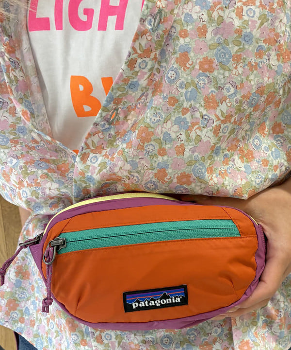 ando naoさんの「BEAMS WOMEN｜BEAMS BOY / オーバーオール プリントポーチ」を使ったコーディネート
