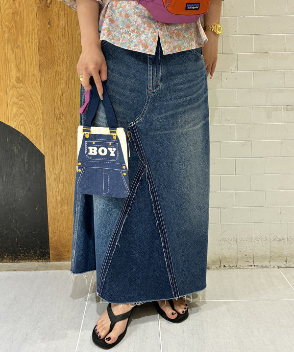 ando naoさんの「BEAMS WOMEN｜BEAMS BOY / オーバーオール プリントポーチ」を使ったコーディネート