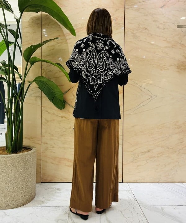 岩沢 珠代さんの「BEAMS WOMEN｜ワイド ストレート 2タック パンツ」を使ったコーディネート
