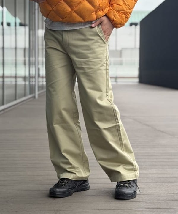 BAKU(東江 漠)さんの「【別注】Dickies / ワイド チノ パンツ」を使ったコーディネート