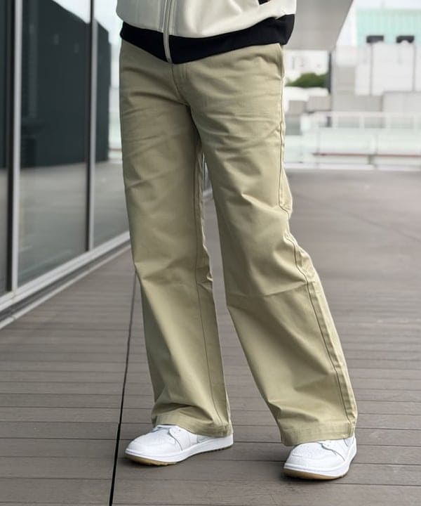 BAKU(東江 漠)さんの「BEAMS WOMEN｜【別注】Dickies / ワイド チノ パンツ」を使ったコーディネート