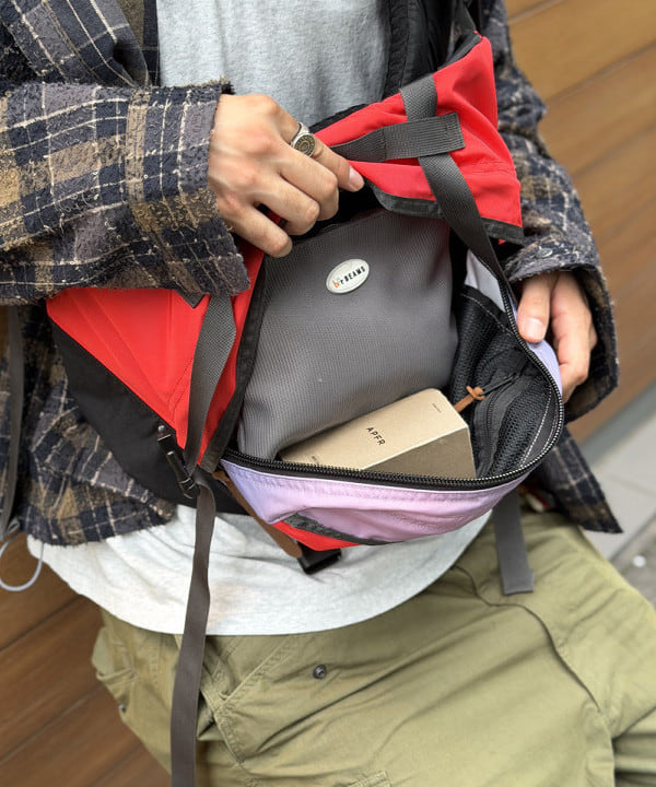BAKU(東江 漠)さんの「BEAMS / ビッグ 6ポケット カーゴパンツ」を使ったコーディネート