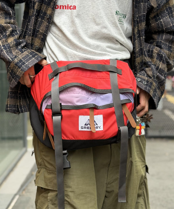 BAKU(東江 漠)さんの「BEAMS / ビッグ 6ポケット カーゴパンツ」を使ったコーディネート