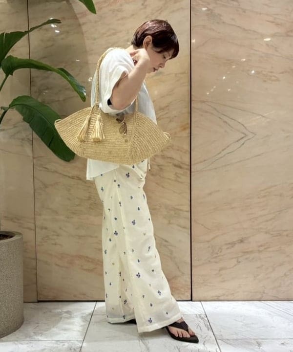 塚越 有紀さんの「BEAMS WOMEN｜MAISON N.H PARIS / クロワッサン ショルダーバッグ」を使ったコーディネート