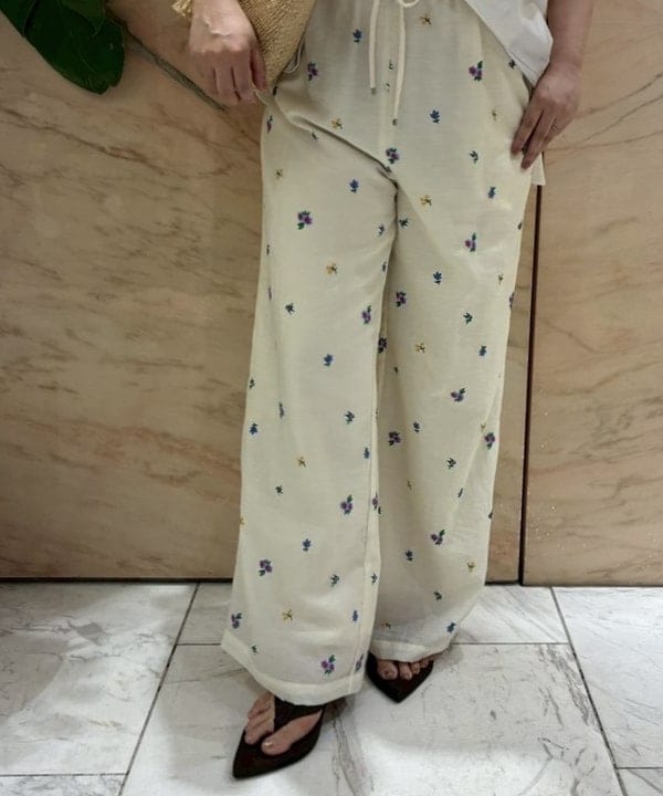 塚越 有紀さんの「BEAMS WOMEN｜MAISON N.H PARIS / クロワッサン ショルダーバッグ」を使ったコーディネート