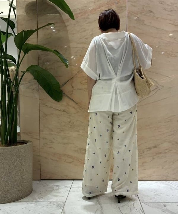 塚越 有紀さんの「BEAMS WOMEN｜MAISON N.H PARIS / クロワッサン ショルダーバッグ」を使ったコーディネート