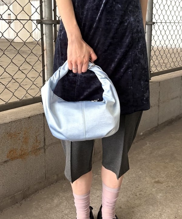 むりょさんの「BEAMS WOMEN｜クラシック ベロア ミニ ワンピース」を使ったコーディネート