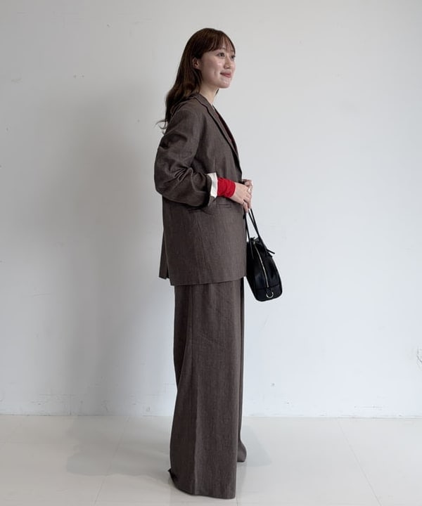 大浦 栞さんの「BEAMS WOMEN｜＆MyuQ / KAKU ワイド バッグ」を使ったコーディネート