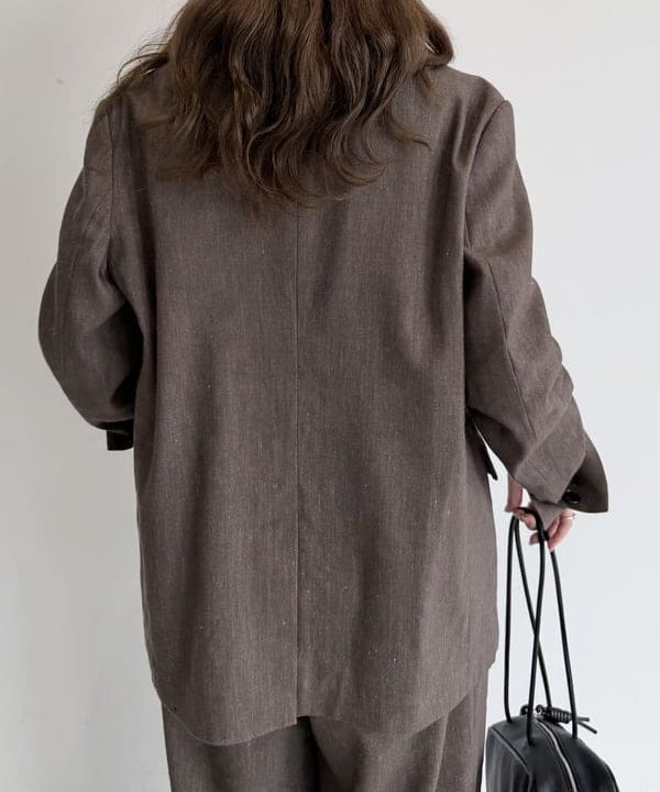 大浦 栞さんの「BEAMS WOMEN｜＆MyuQ / KAKU ワイド バッグ」を使ったコーディネート