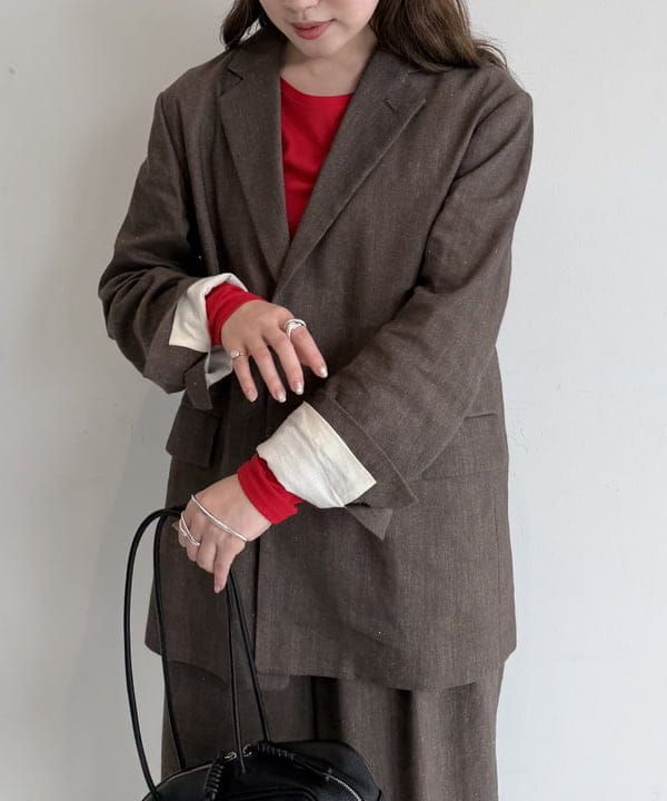 大浦 栞さんの「BEAMS WOMEN｜＆MyuQ / KAKU ワイド バッグ」を使ったコーディネート