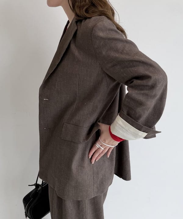 大浦 栞さんの「BEAMS WOMEN｜＆MyuQ / KAKU ワイド バッグ」を使ったコーディネート