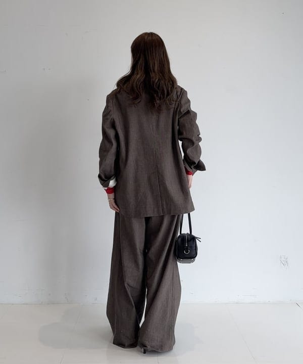 大浦 栞さんの「BEAMS WOMEN｜＆MyuQ / KAKU ワイド バッグ」を使ったコーディネート