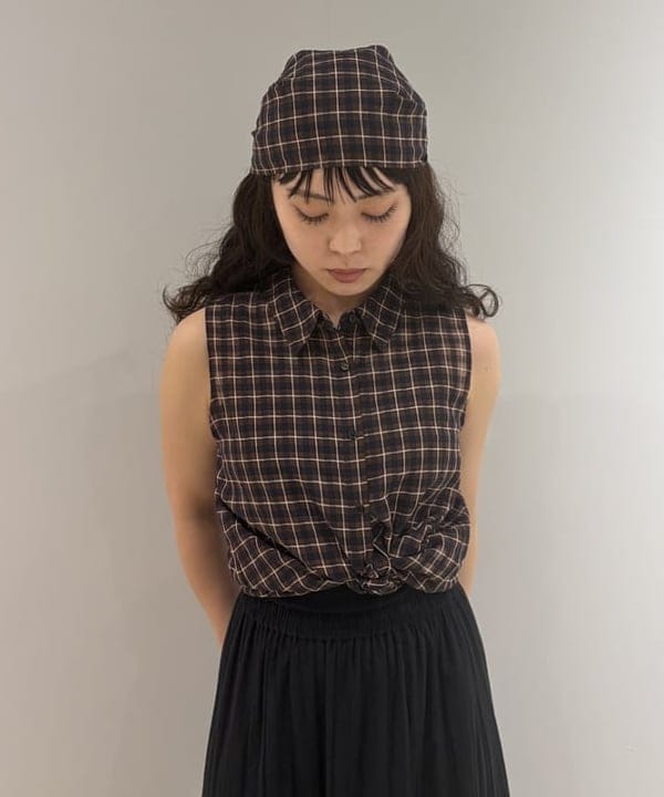 星野 真依さんの「BEAMS WOMEN｜チェック バブーシュカ ノースリーブ シャツ」を使ったコーディネート
