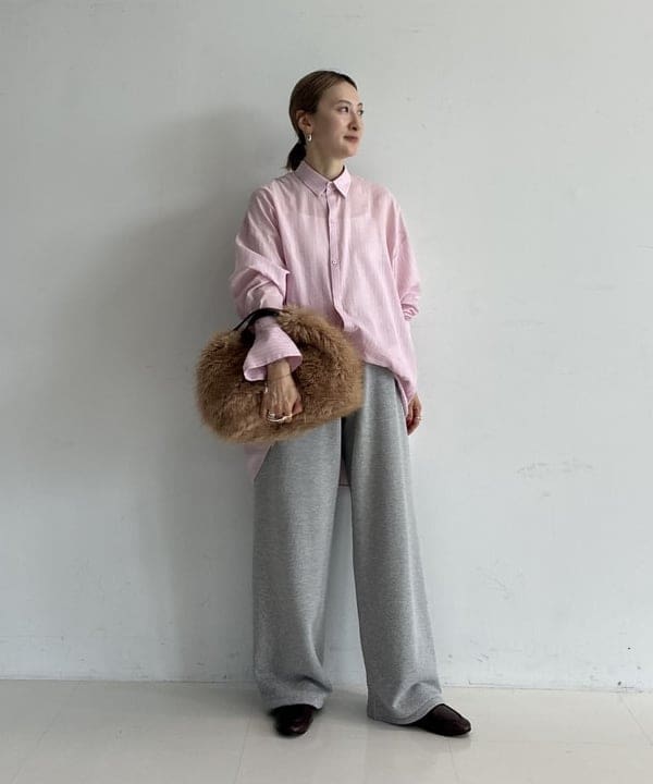 越智 里美さんの「BEAMS WOMEN｜AK+1 / コットンボイル ストライプ シャツ」を使ったコーディネート