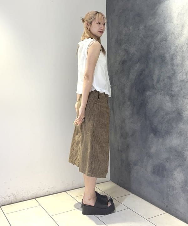 湯谷 あすかさんの「BEAMS WOMEN｜コーデュロイ アシンメトリー ジップ スカート」を使ったコーディネート