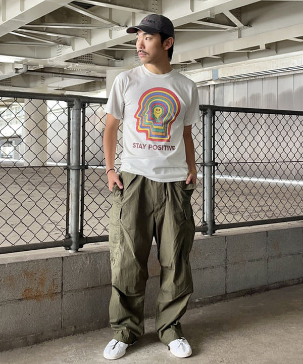 槙山 賢斗さんの「BEAMS WOMEN｜BEAMS / ビッグ 6ポケット カーゴパンツ」を使ったコーディネート