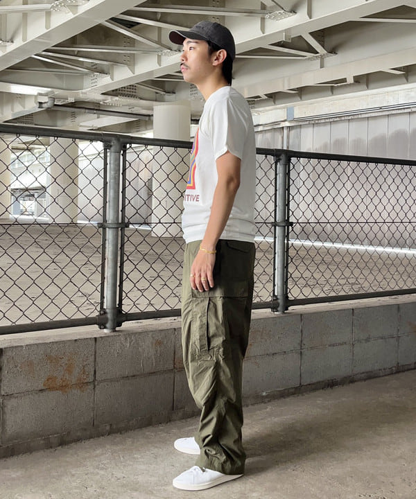槙山 賢斗さんの「BEAMS WOMEN｜BEAMS / ビッグ 6ポケット カーゴパンツ」を使ったコーディネート