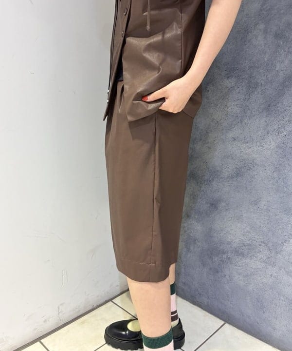 SAEさんの「BEAMS WOMEN｜フェイクレザー アシンメトリー キャミソール」を使ったコーディネート