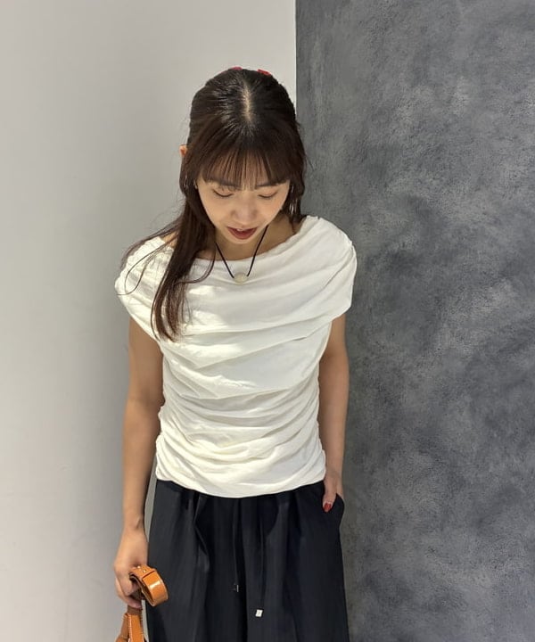 SAEさんの「BEAMS WOMEN｜ギャザー ドレープ Tシャツ」を使ったコーディネート