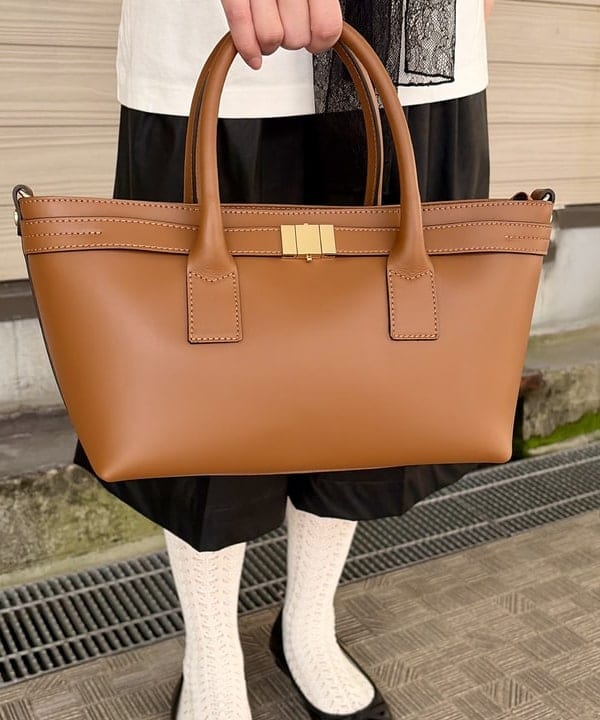 むりょさんの「BEAMS WOMEN｜【別注】GIANNI NOTARO / クロア付き 2ハンドル バッグ」を使ったコーディネート
