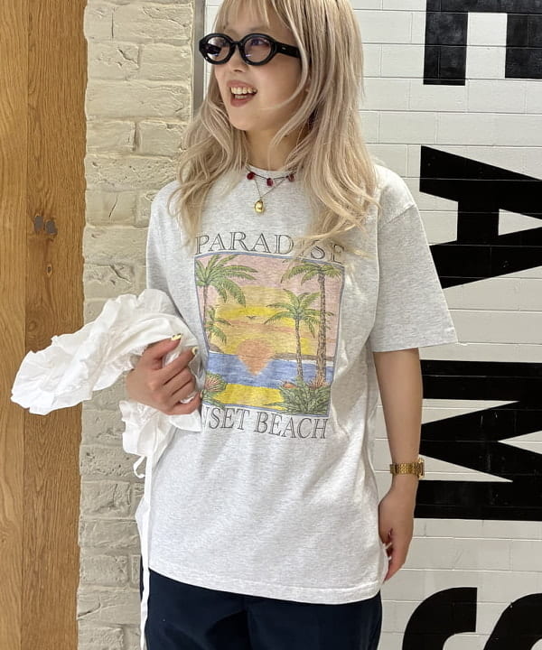 ando naoさんの「BEAMS WOMEN｜フリル ショート ブラウス」を使ったコーディネート